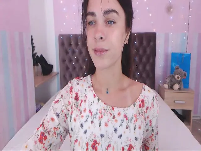 Live sex webcam photo for ErikaCurtees #252887405