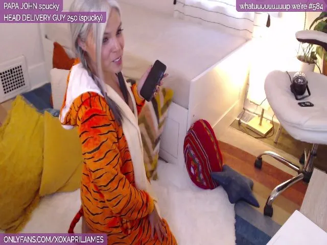 Live sex webcam photo for AprilJames #254941119
