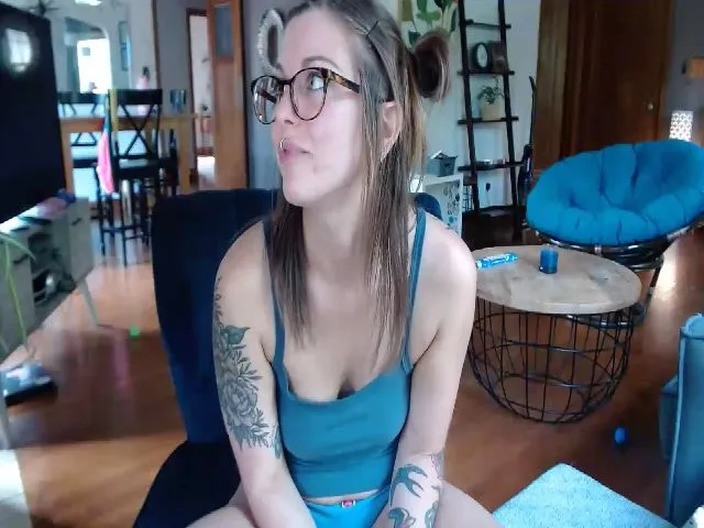 Live sex webcam photo for Lunar_cy_ #258862667