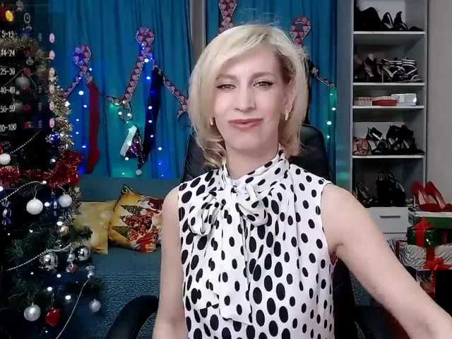 Live sex webcam photo for KirstenDesire #240952688