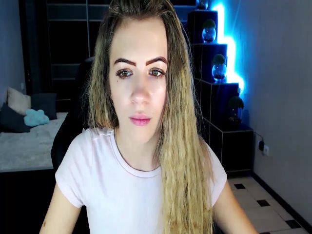 Live sex webcam photo for LannaBlue #253544408