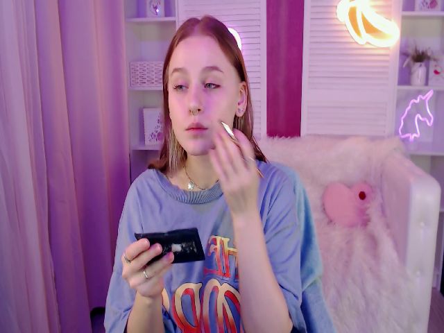 Live sex webcam photo for LynneDawson #264481345