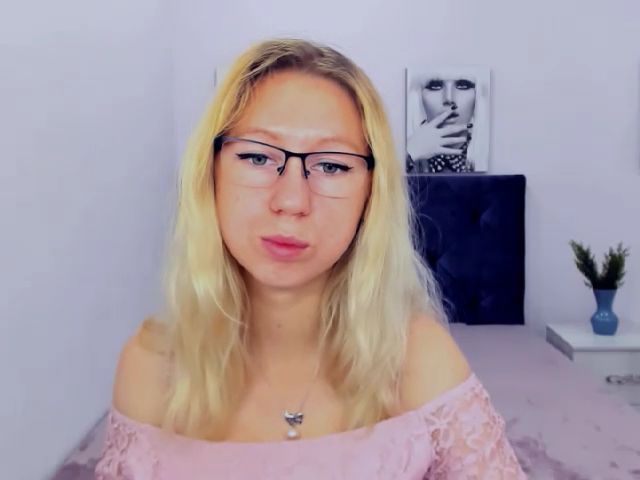 Live sex webcam photo for LizaSwan #254073438