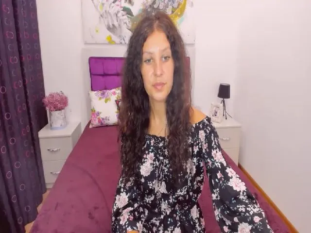 Live sex webcam photo for KarenSilk #263022110