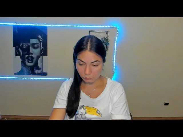 Live sex webcam photo for JasmineGreyz #261806627