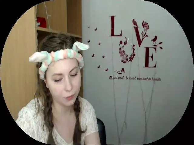 Live sex webcam photo for MollyMey #253592959