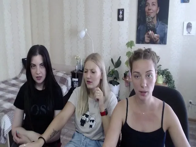 Live sex webcam photo for Emi_lywild #261372049