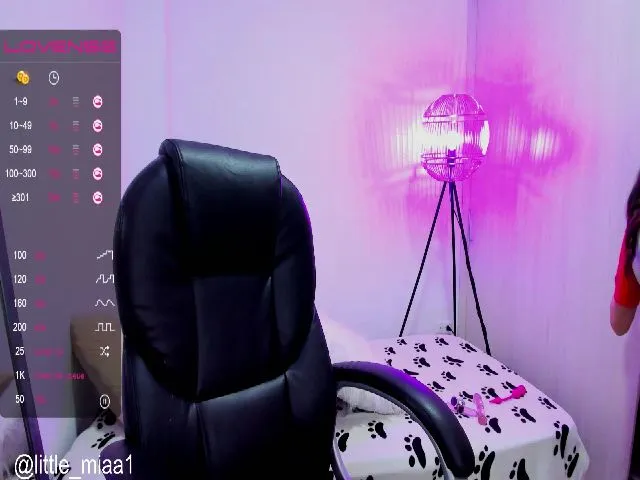Live sex webcam photo for Little_Miaa1 #256181454