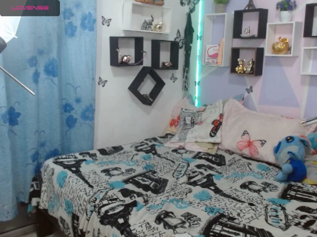 Live sex webcam photo for Emma_Bowis #254376466