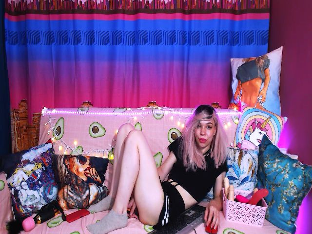 Live sex webcam photo for Lolly_Goddess #255950999