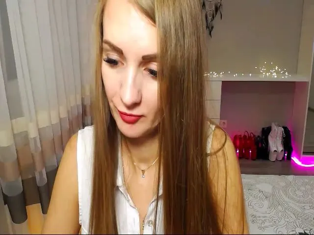 Live sex webcam photo for Viola_1 #252557759