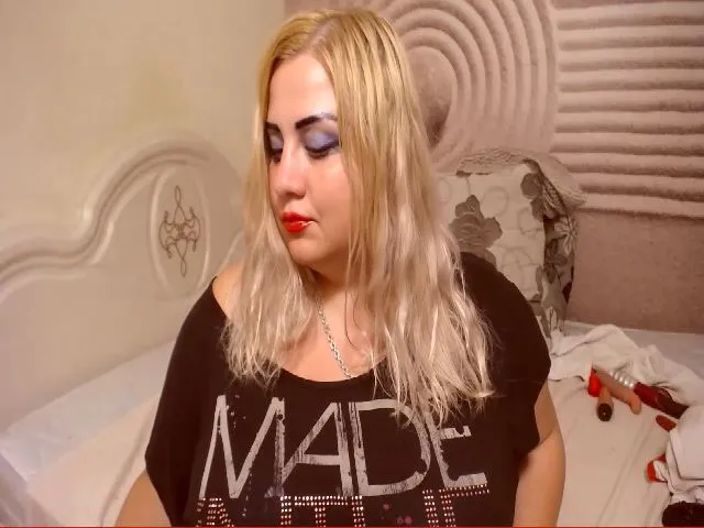 Live sex webcam photo for LustyMoniBBW #253479907