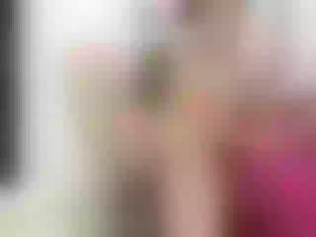 Live sex webcam photo for LeaQueen #258780342