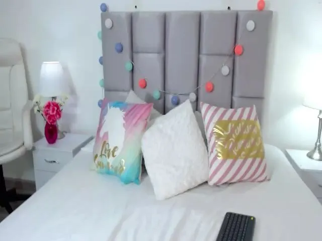 Live sex webcam photo for Mia_thompsons #252509495