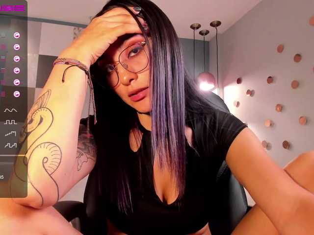 Live sex webcam photo for ValerieAustin #287947137