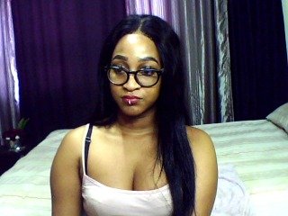 Live sex webcam photo for Miafoxx #240694944