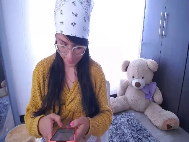 Live sex webcam photo for Hellenn #254275218