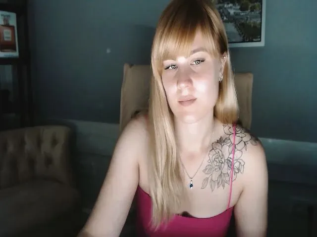 Live sex webcam photo for AdelinaBlondy #262659117