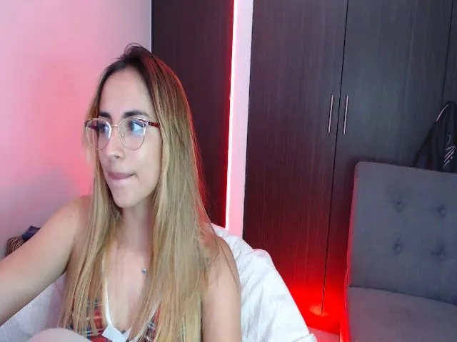 Live sex webcam photo for April_dew #256313267