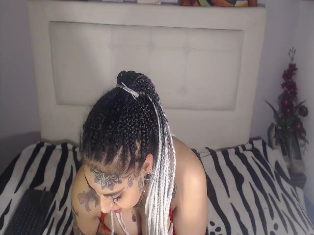 Live sex webcam photo for Emha69 #265202204