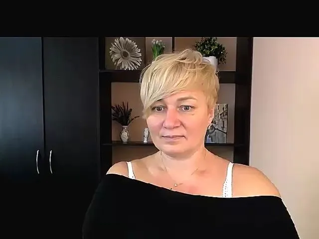 Live sex webcam photo for KailyMey #264334580