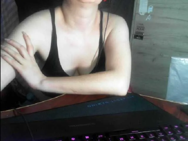 Live sex webcam photo for YourDesire36 #264598649