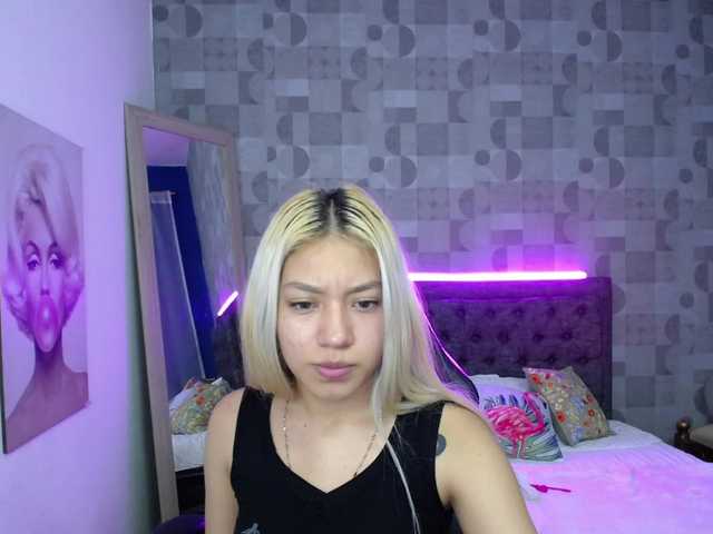 Live sex webcam photo for serena-elle #241352361