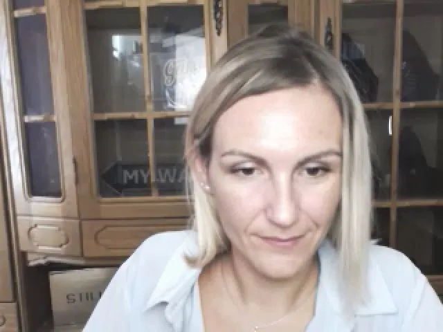 Live sex webcam photo for MiliEsiens #254056937
