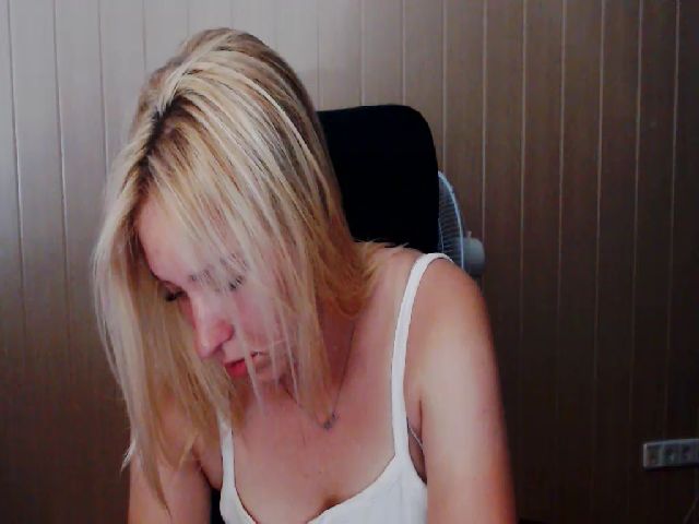 Live sex webcam photo for KetiLove_ #254519933