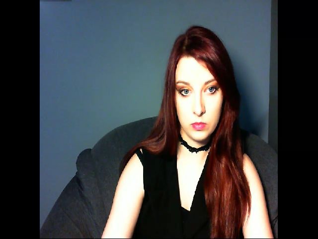 Live sex webcam photo for VirginLuna18 #252532529