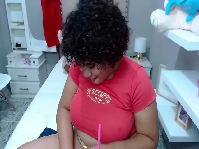 Live sex webcam photo for Emacollins #262857852