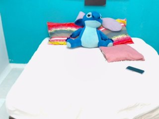 Live sex webcam photo for roxyjordan #240741672