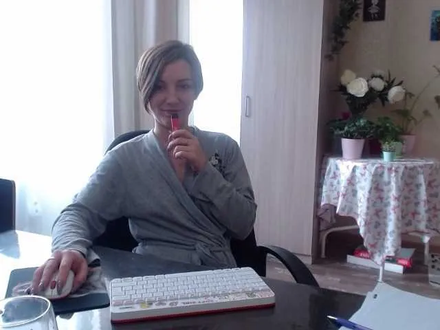 Live sex webcam photo for EmilyWild18 #241153398