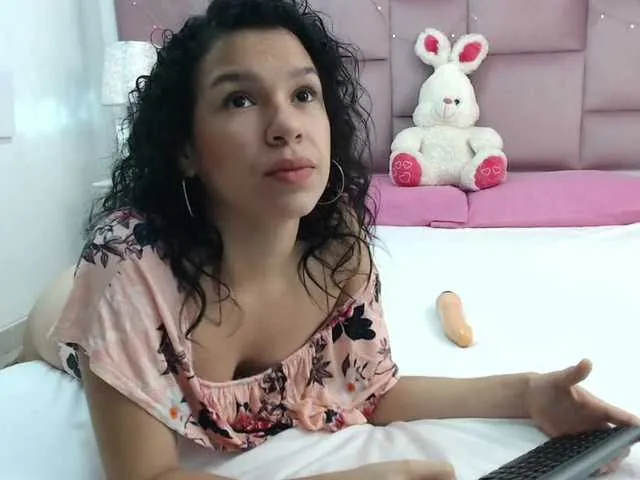 Live sex webcam photo for karolkat69 #240961945