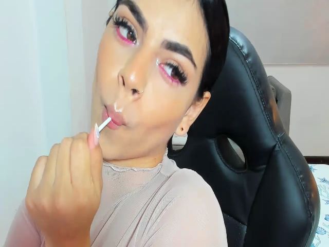 Live sex webcam photo for Miss_kim18 #252711712