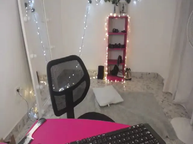 Live sex webcam photo for Stephy_18 #265485196