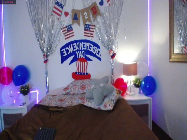 Live sex webcam photo for NicolSaenz #252577460