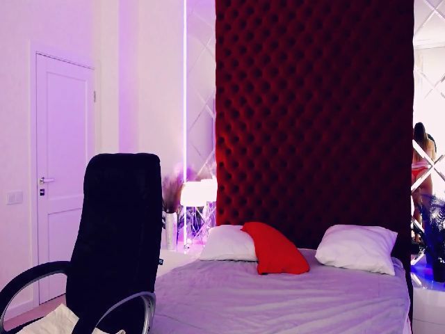 Live sex webcam photo for MillaLoves #253338360