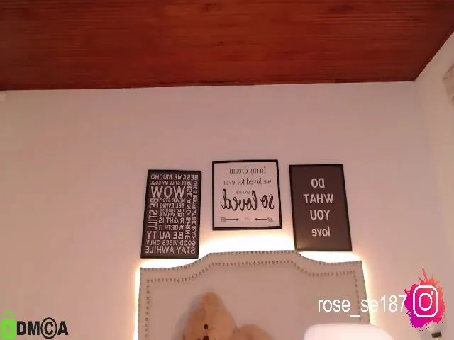 Live sex webcam photo for Rose_se #259667201