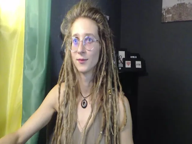 Live sex webcam photo for KINKYkeira #256243500