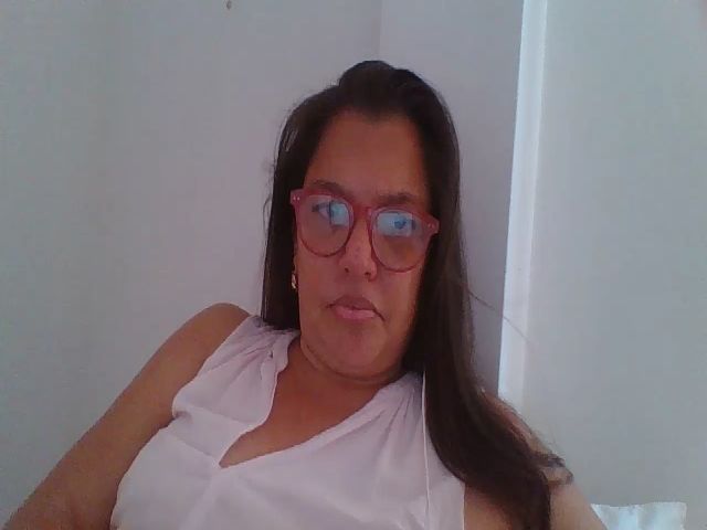 Live sex webcam photo for SweetLola01 #258276199