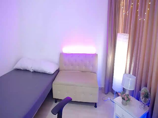 Live sex webcam photo for SamanthaBelll #253185388