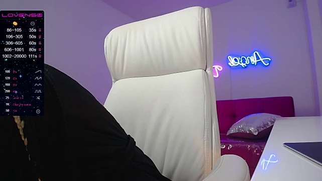 Live sex webcam photo for evelyn_fox #252058488