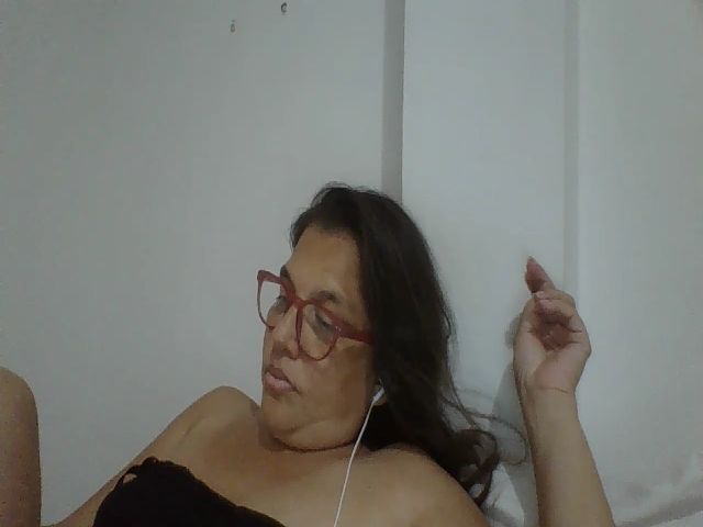 Live sex webcam photo for SweetLola01 #265268538