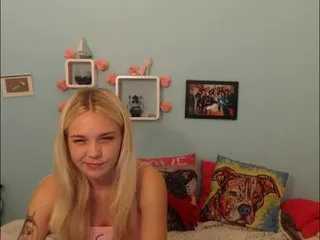 Live sex webcam photo for AnnaHappy18 #240639579