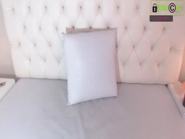 Live sex webcam photo for Kailyn_ #263375634