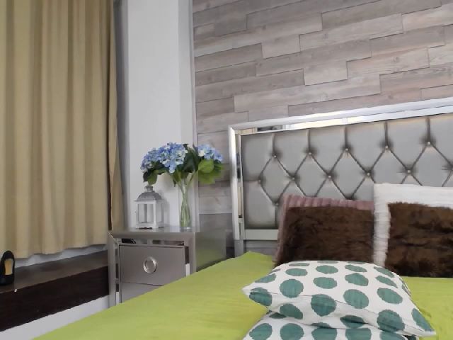 Live sex webcam photo for MissElisabeth #257904931