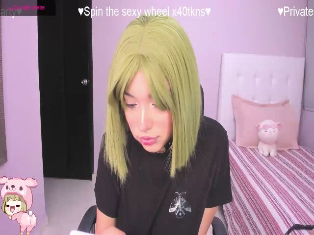 Live sex webcam photo for Melaniemiler #264082110