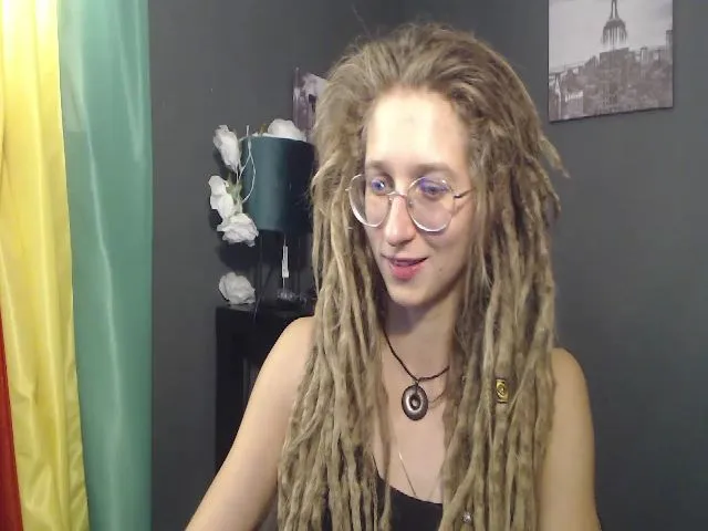 Live sex webcam photo for KINKYkeira #253076573