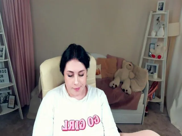 Live sex webcam photo for SerahMirabeli #264843735